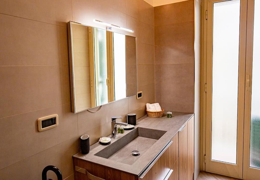 Dimora Al Colosseo, 2 Bedrooms Ρώμη Εξωτερικό φωτογραφία